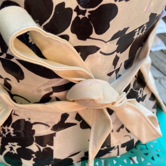 FAO Schwarz Child Size Apron - Picture 7 of 12